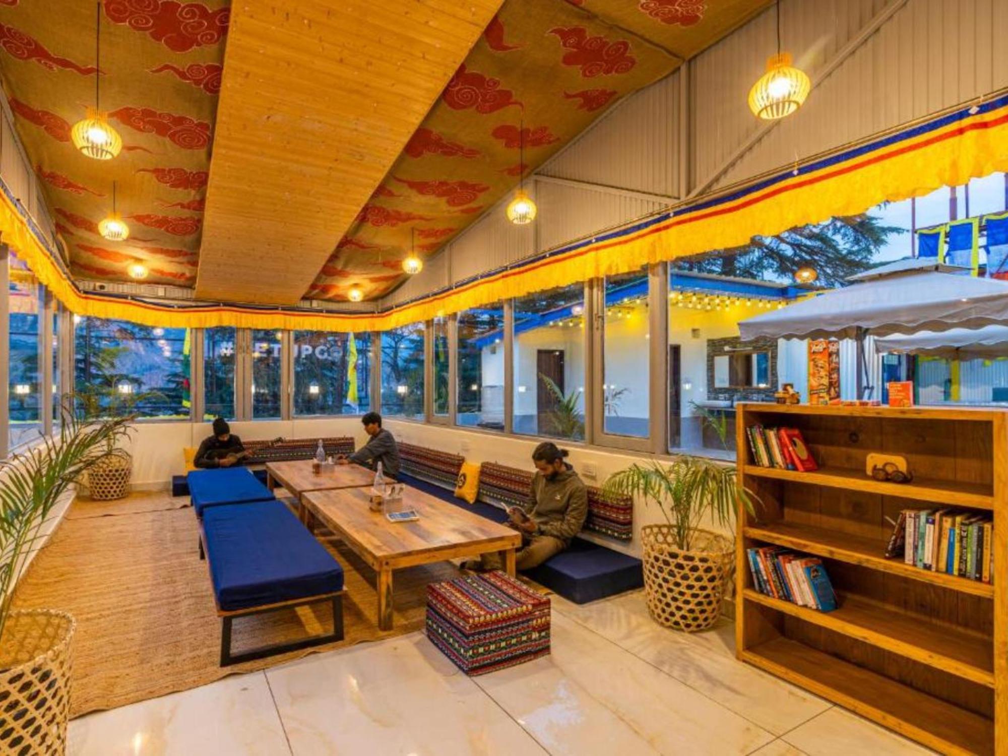 The Hosteller Mcleodganj, Mall Road マクロード・ガンジ エクステリア 写真