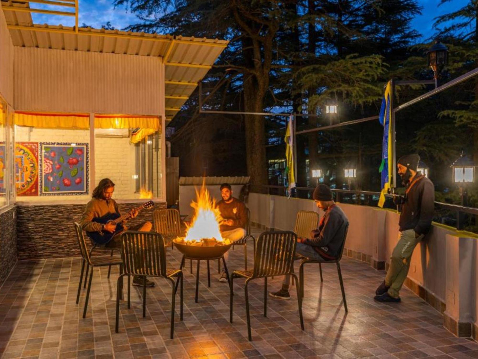 The Hosteller Mcleodganj, Mall Road マクロード・ガンジ エクステリア 写真