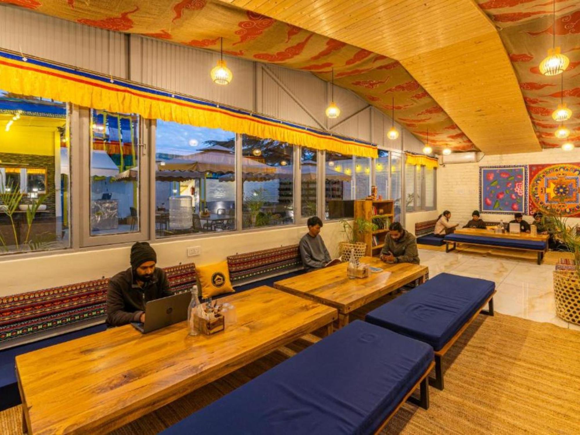 The Hosteller Mcleodganj, Mall Road マクロード・ガンジ エクステリア 写真