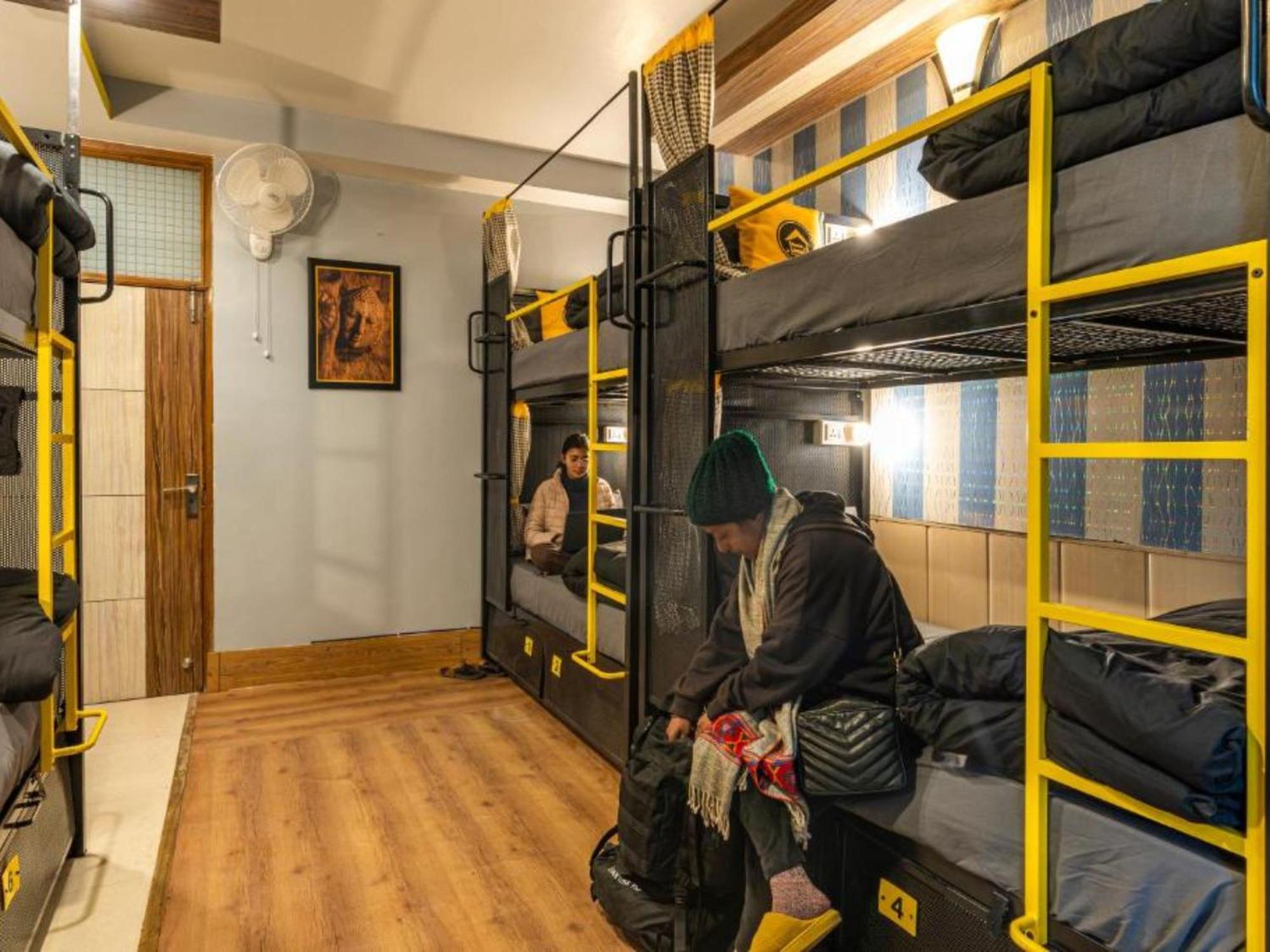 The Hosteller Mcleodganj, Mall Road マクロード・ガンジ エクステリア 写真