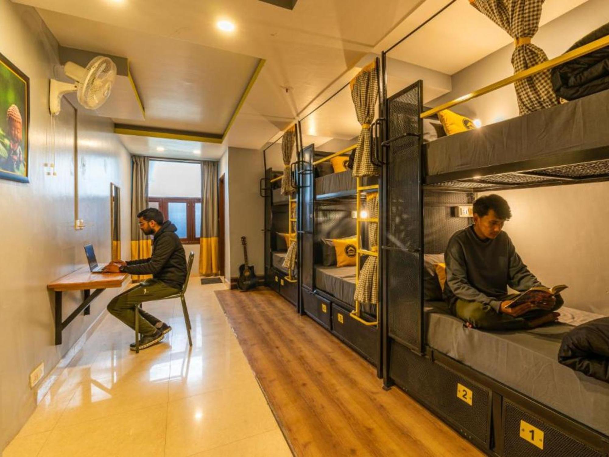 The Hosteller Mcleodganj, Mall Road マクロード・ガンジ エクステリア 写真
